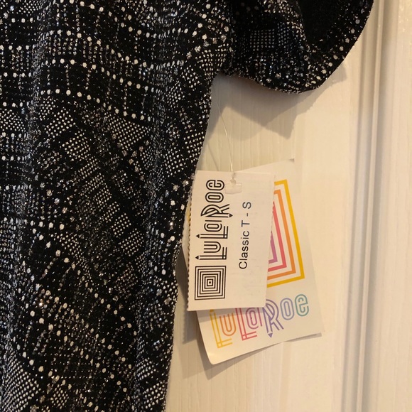 Lularoe Elegant Collection Classic T - Picture 2 of 3